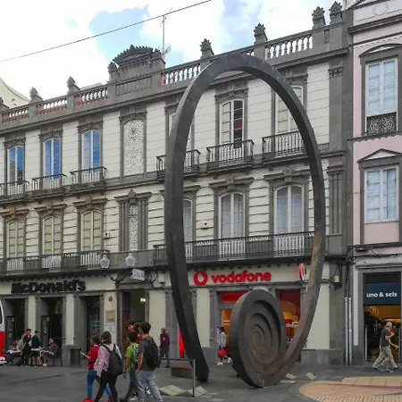 Konukevi Triana Bella 3*